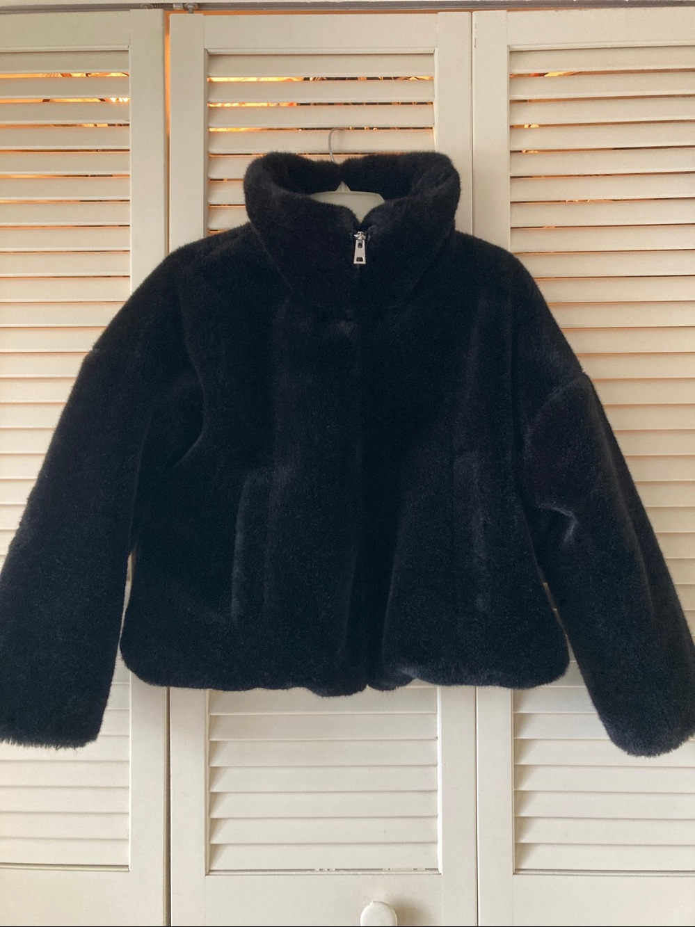 Zara Black Plush Faux-Fur Zip Front Jacket Sz S to M 🖤